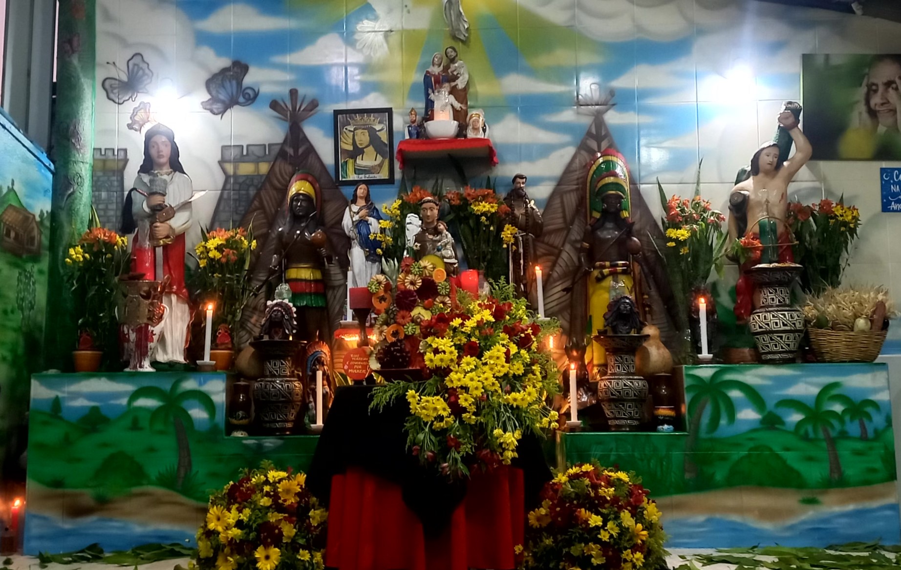 As manifestações culturais e religiosas dos povos e comunidades tradicionais de matriz afro-indígena bem como na preservação dos espaços sagrados