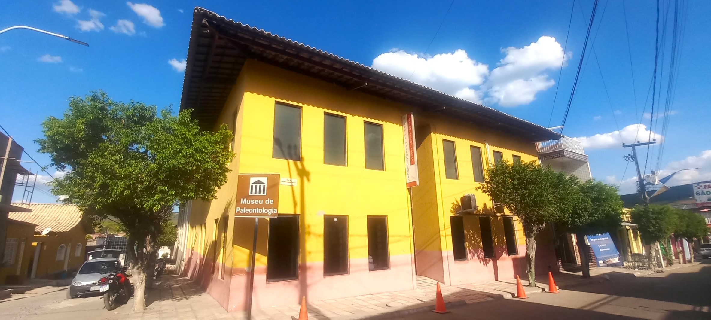 Museu de paleontologia Plácido Cidade Nuvens